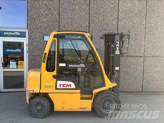 TCM FD25 Dizel forkliftler