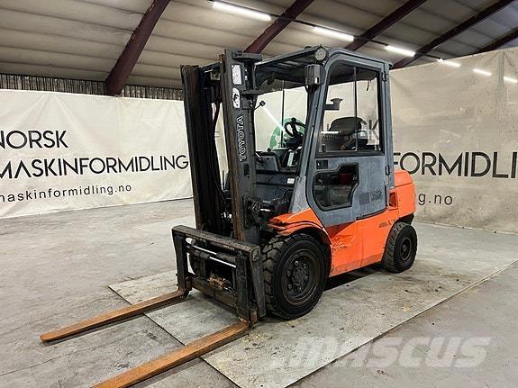 Toyota 62-7FDF30 Dizel forkliftler
