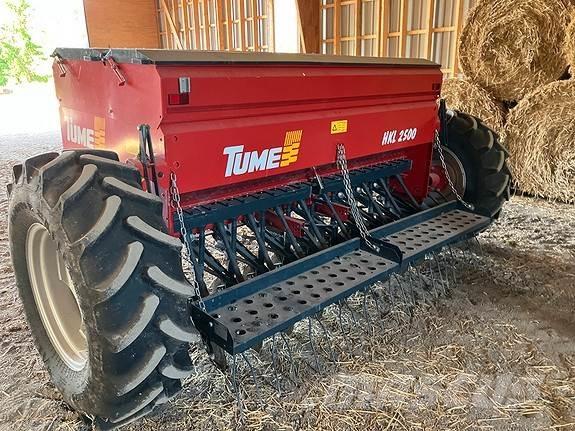 Tume HKL 2500 S Gübre dagitma tankerleri