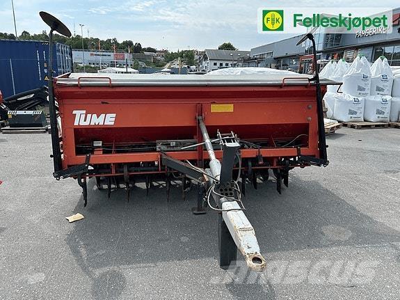 Tume HKL 3000 JC Mineral gübre dagiticilar