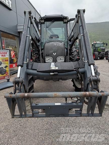 Valtra A83 Traktörler