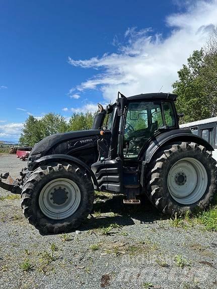 Valtra T 214 Traktörler