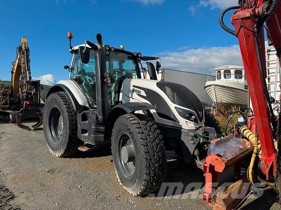 Valtra T214 Versu Traktörler