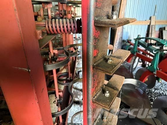   Diger toprak isleme makina ve aksesuarlari