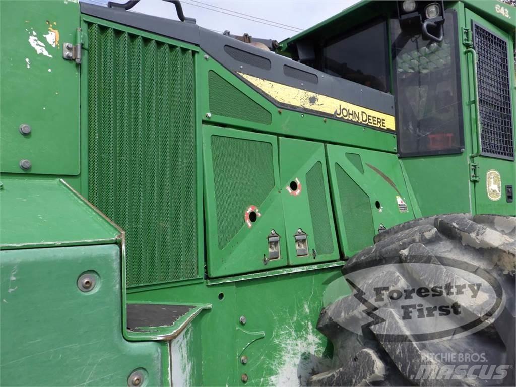 John Deere 643L Ağaç kesici istifleyiciler