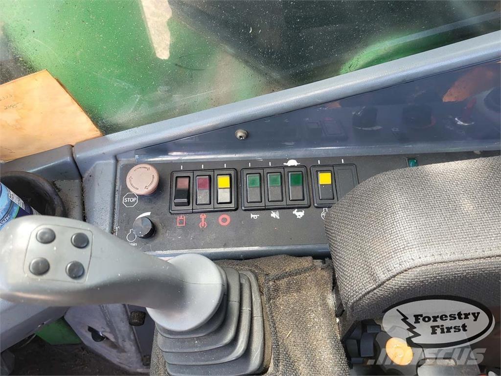 John Deere 753J Ağaç kesici istifleyiciler
