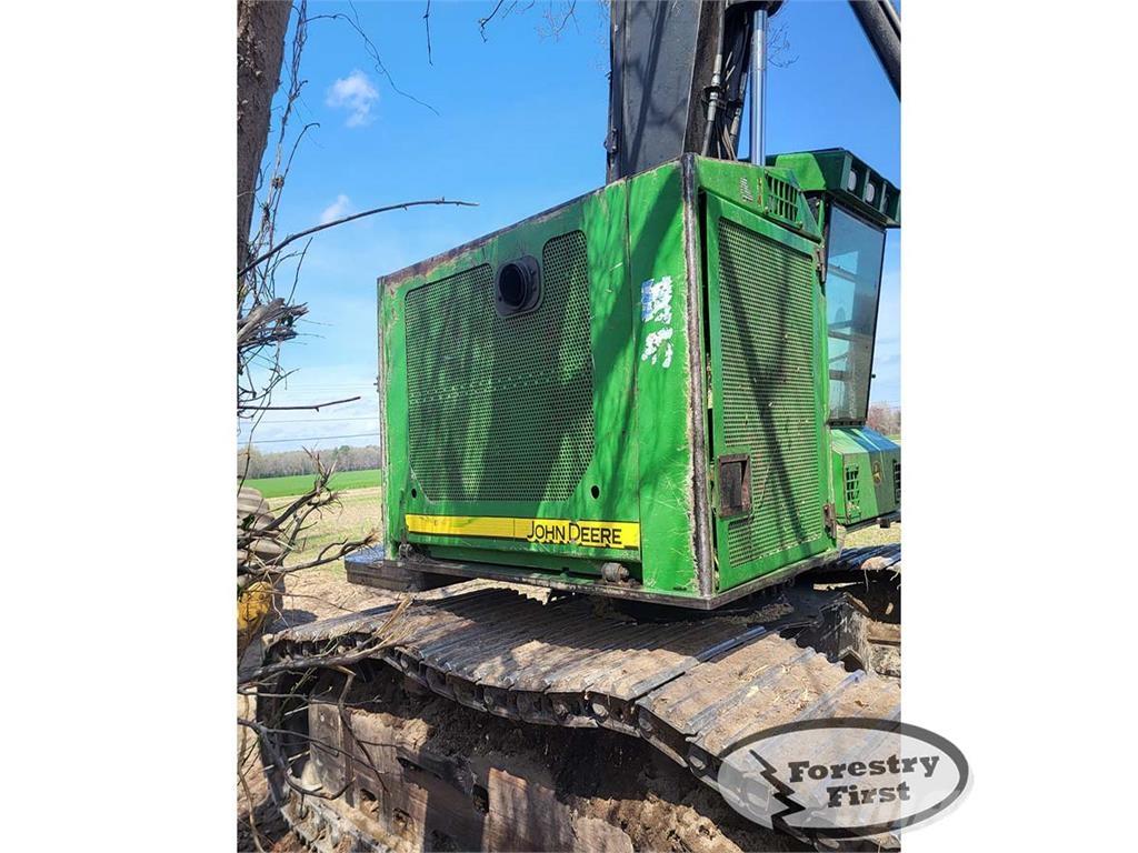 John Deere 753J Ağaç kesici istifleyiciler