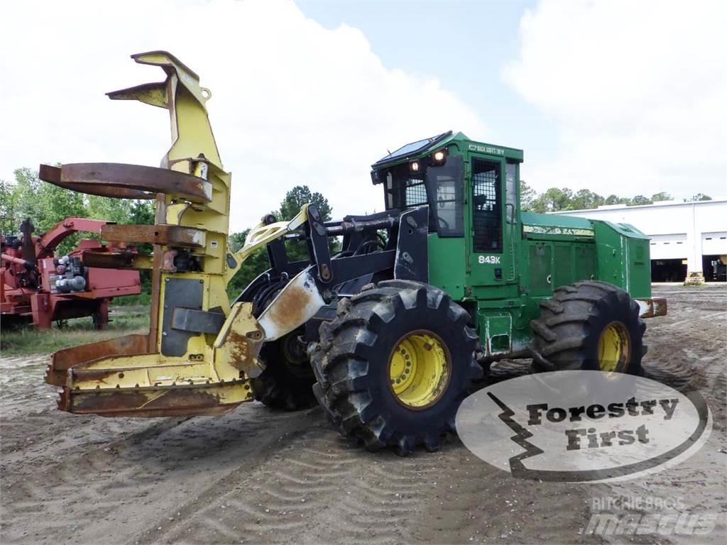 John Deere 843K Ağaç kesici istifleyiciler