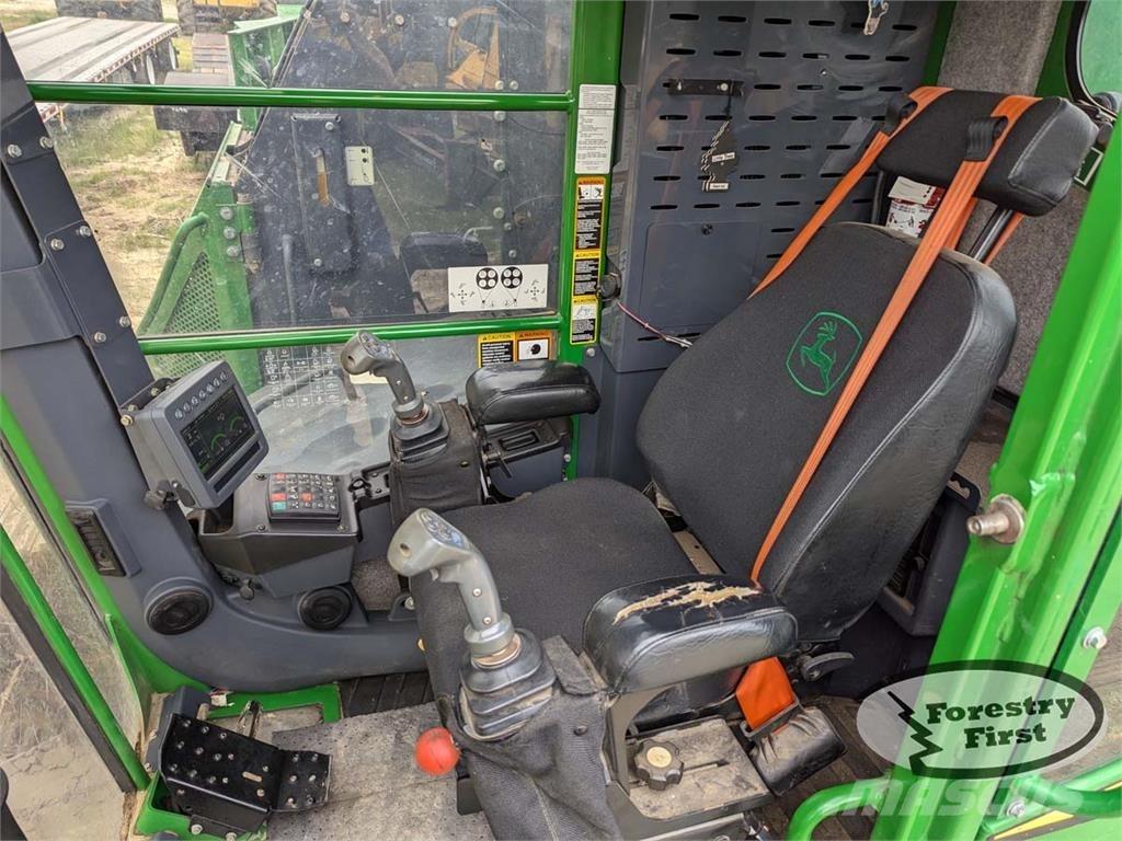 John Deere 853M Ağaç kesici istifleyiciler