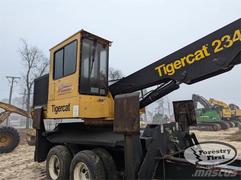 Tigercat 234 Mafsalli yükleyiciler