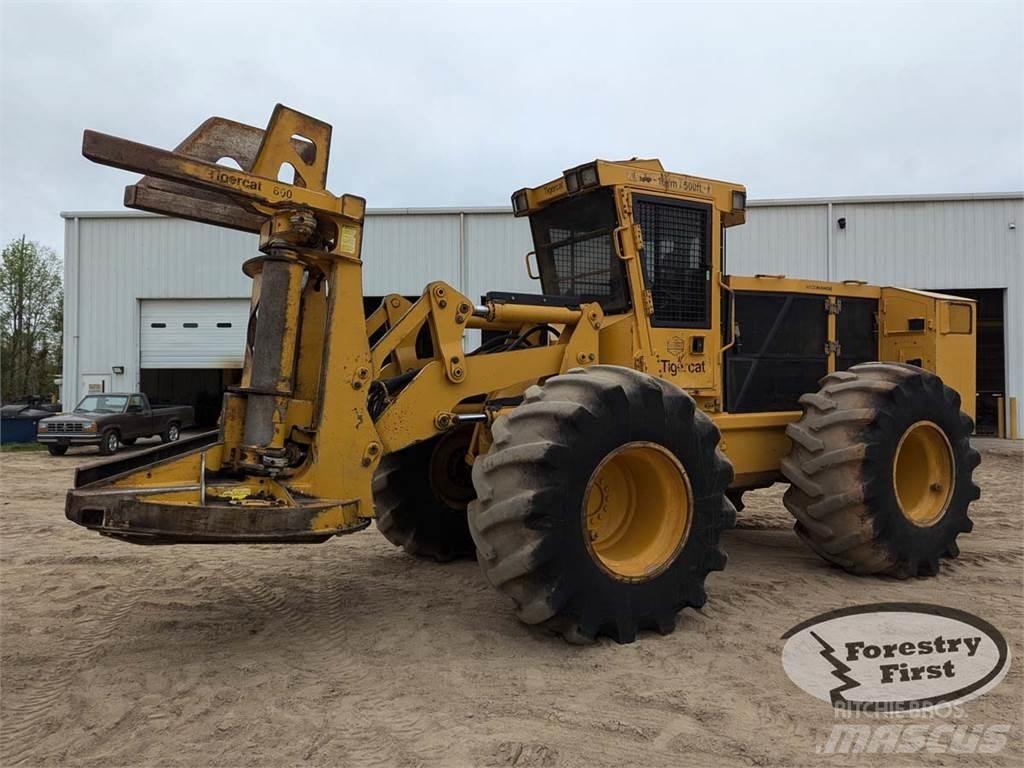 Tigercat 720G Ağaç kesici istifleyiciler