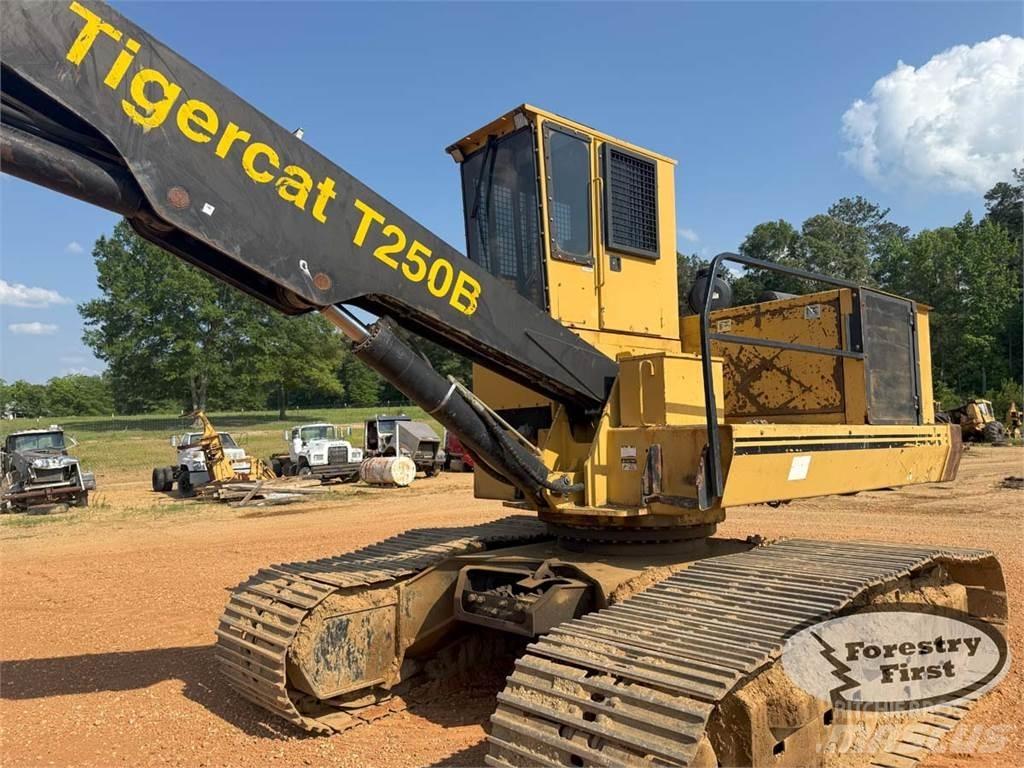Tigercat T250B Mafsalli yükleyiciler