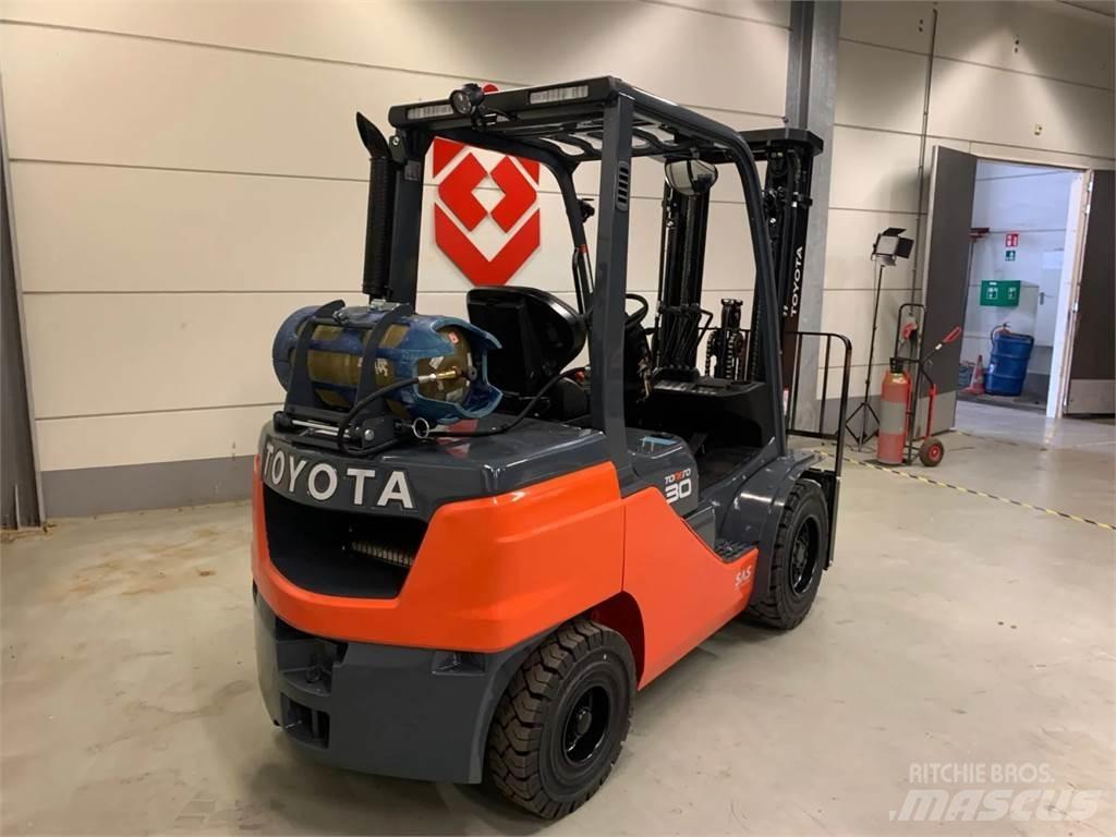 Toyota 02-8FGF30 LPG'li forkliftler