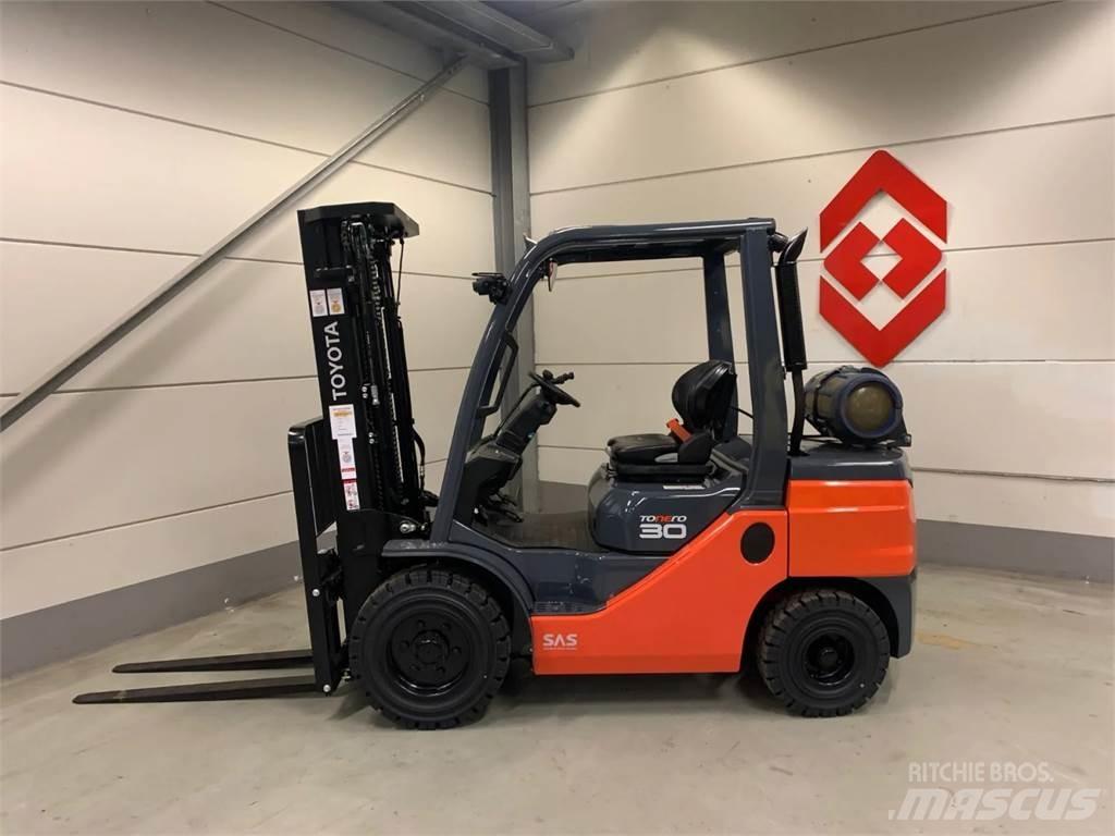 Toyota 02-8FGF30 LPG'li forkliftler