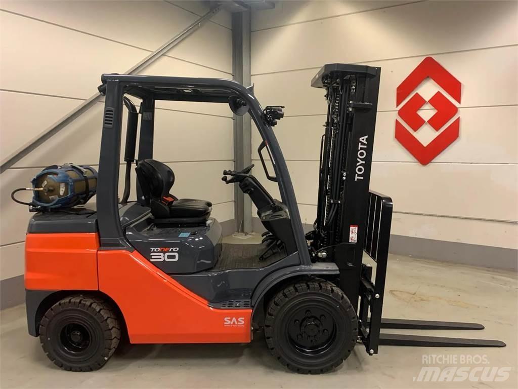 Toyota 02-8FGF30 LPG'li forkliftler