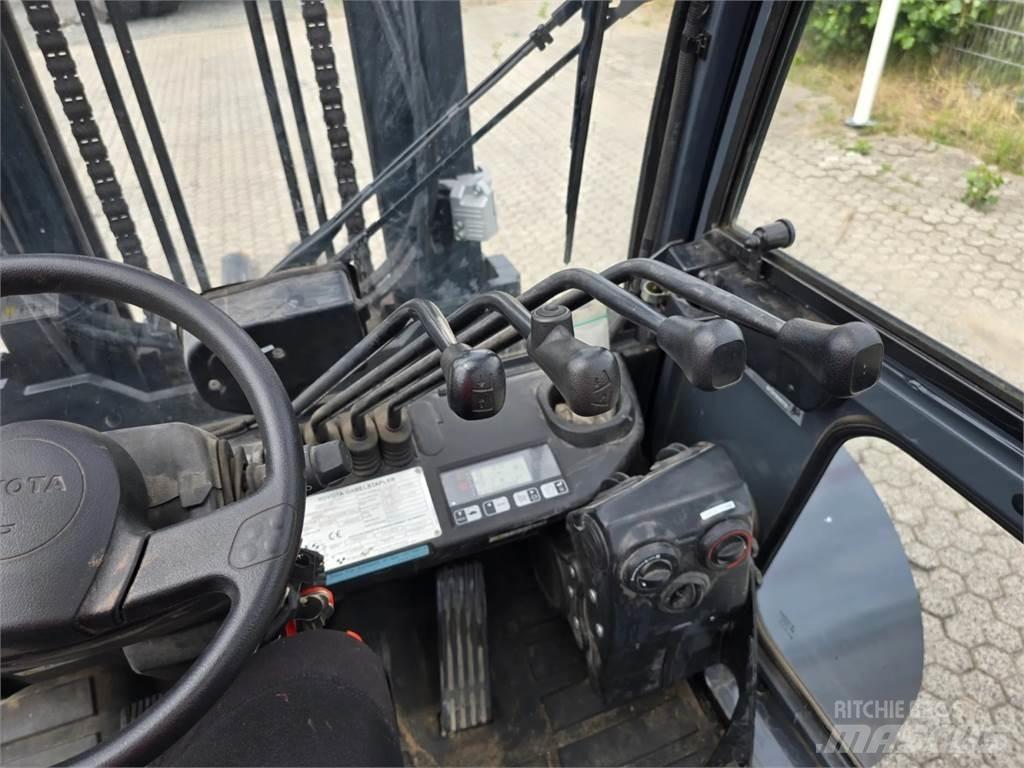 Toyota 8FD70F Dizel forkliftler