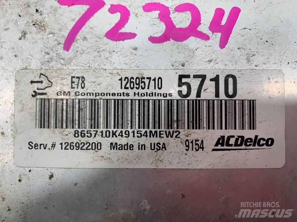 Isuzu NPR Kabinler