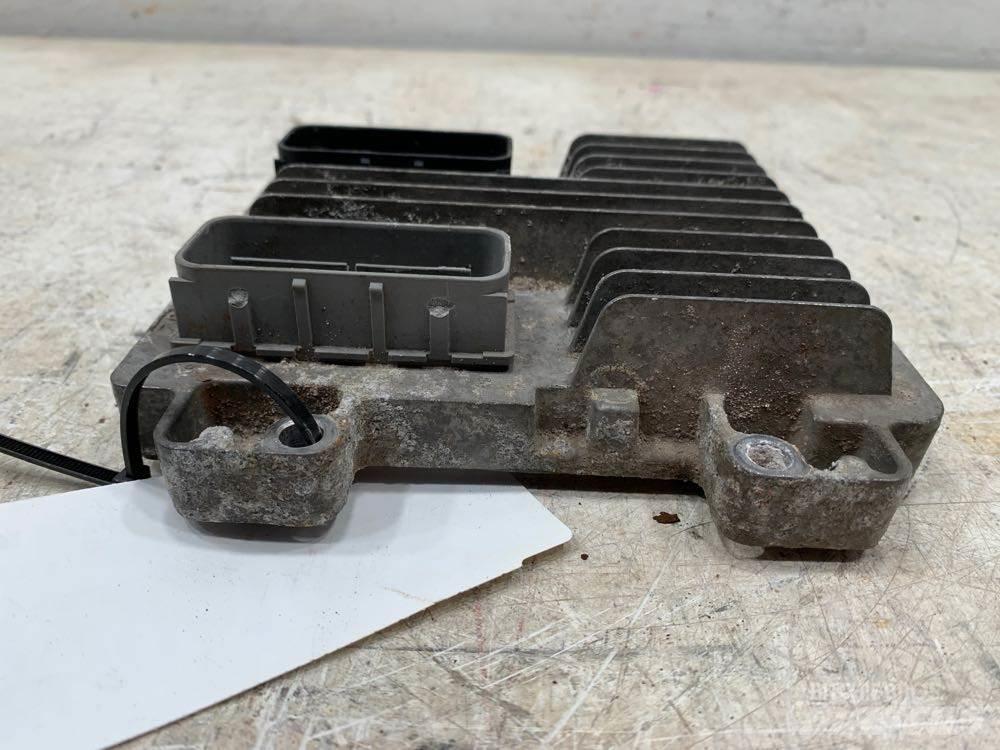 Isuzu NPR Kabinler