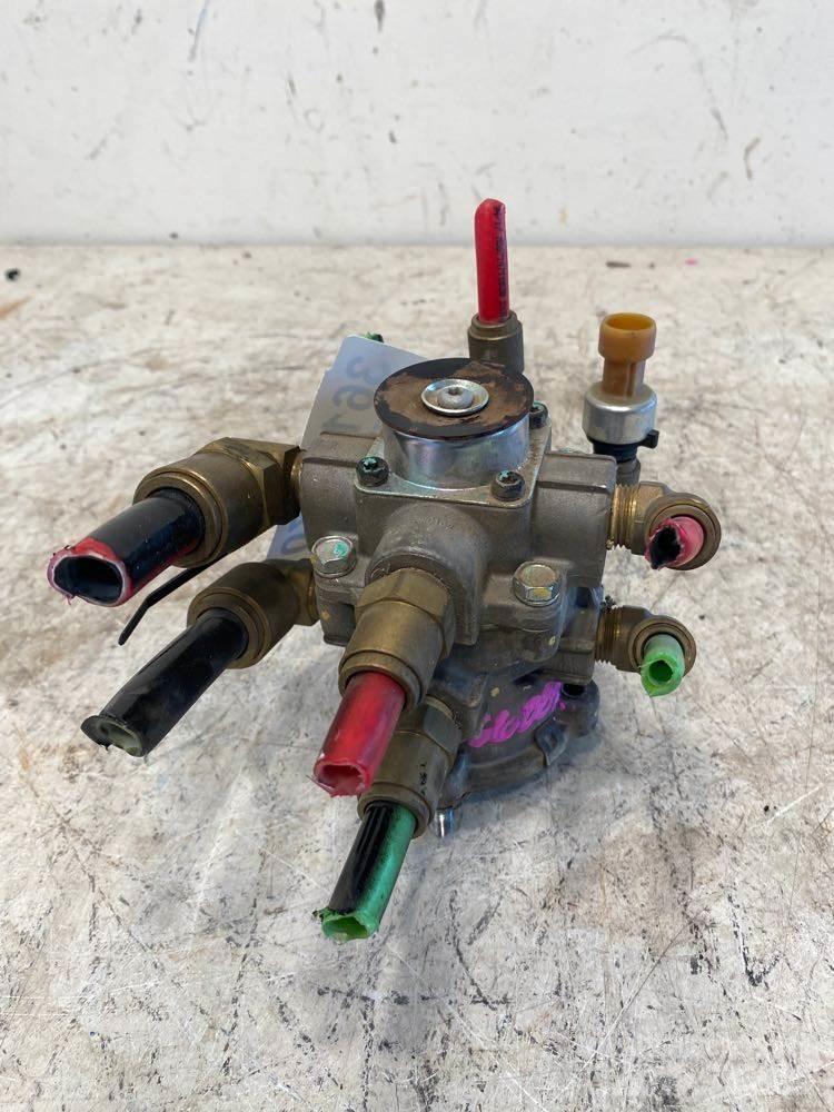 Mack  Diger aksam