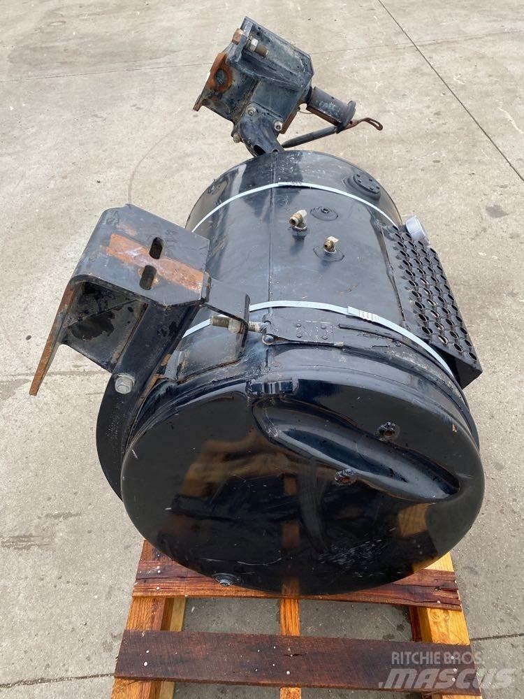 Mack  Diger aksam