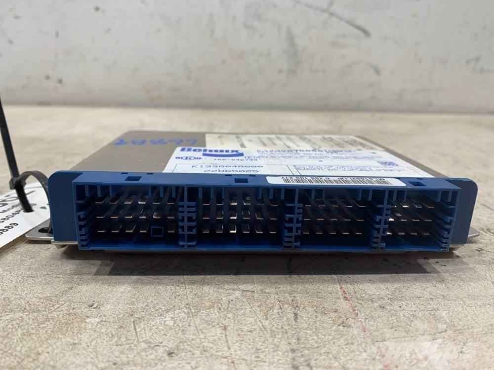 Mack CXU Elektronik