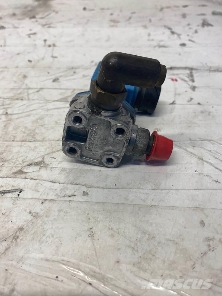 Mack MP8 Diger aksam