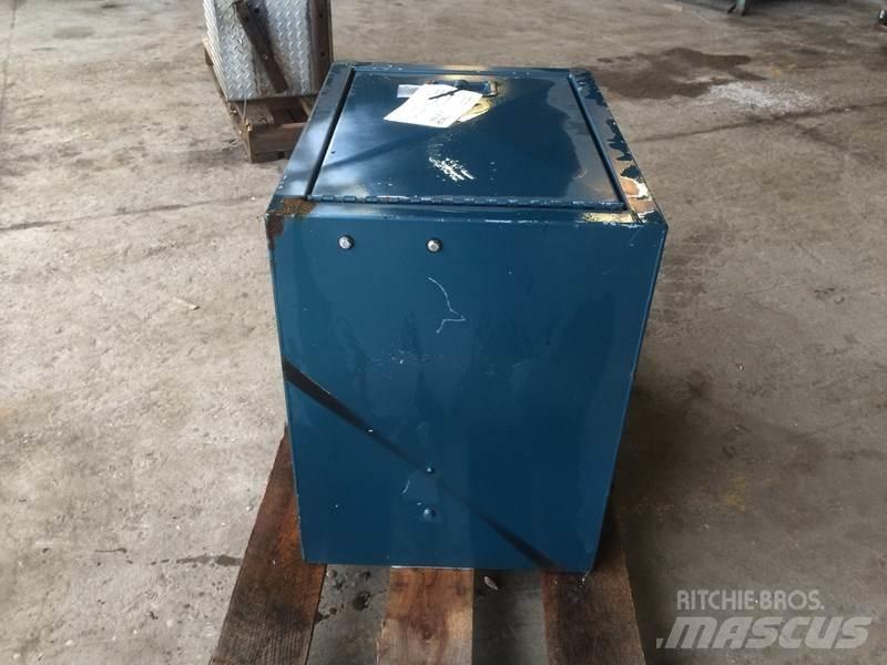 Universal  Diger aksam