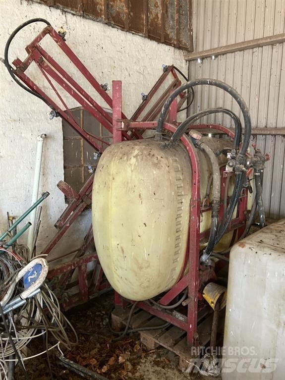 Hardi  Çekilir pülverizatörler