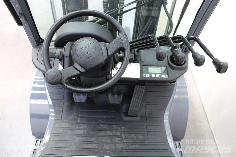 Toyota 02-8FGF25 LPG'li forkliftler