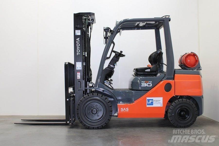 Toyota 02-8FGF30 LPG'li forkliftler