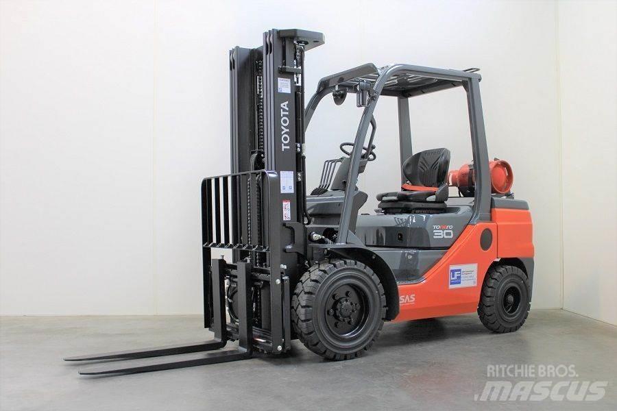 Toyota 02-8FGF30 LPG'li forkliftler