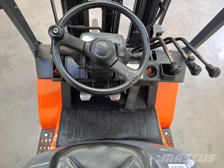 Toyota 62-7FDF25 Dizel forkliftler