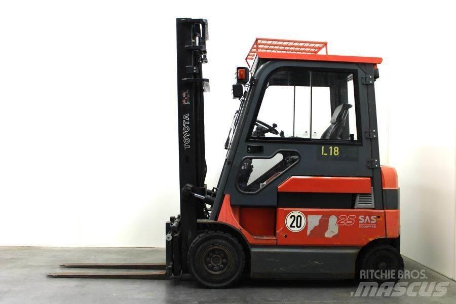 Toyota 7FBM25 Elektrikli forkliftler