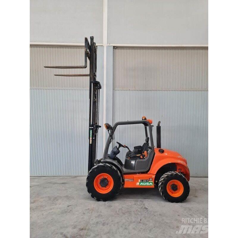 Ausa C250H Arazi tipi forklift