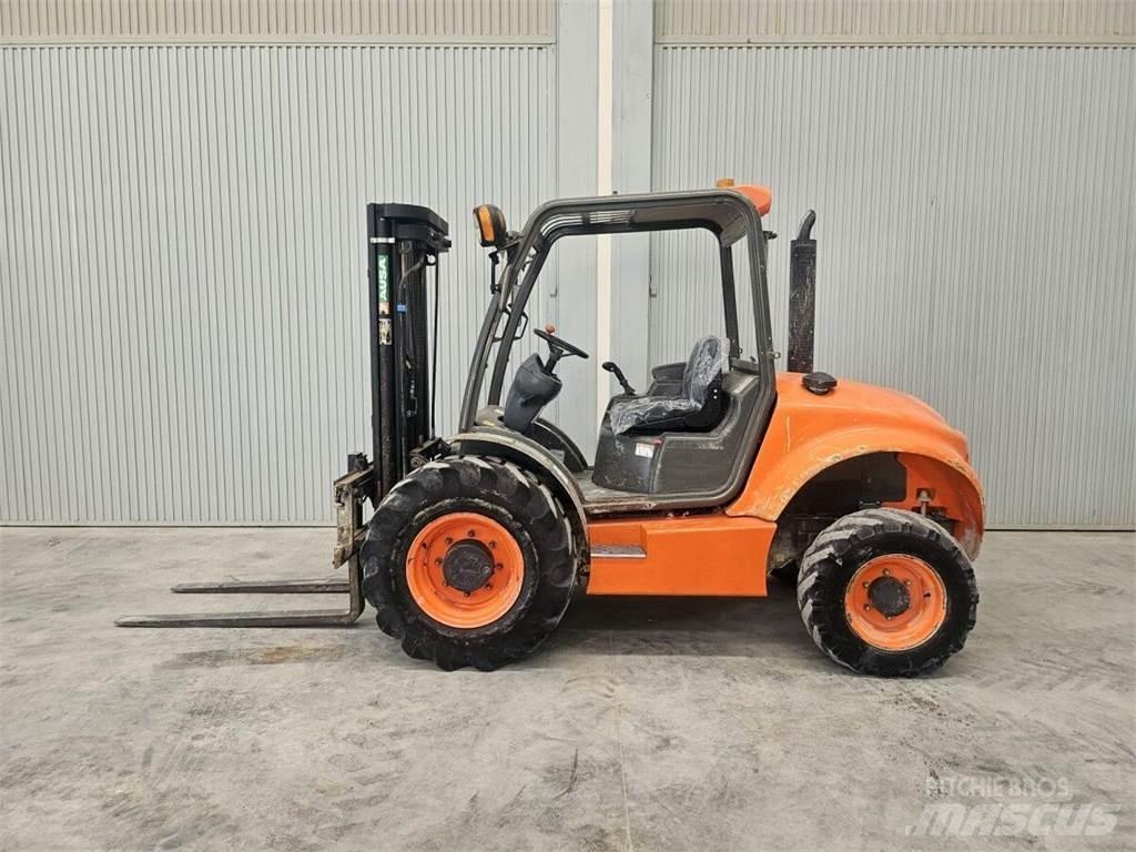 Ausa C250H Arazi tipi forklift