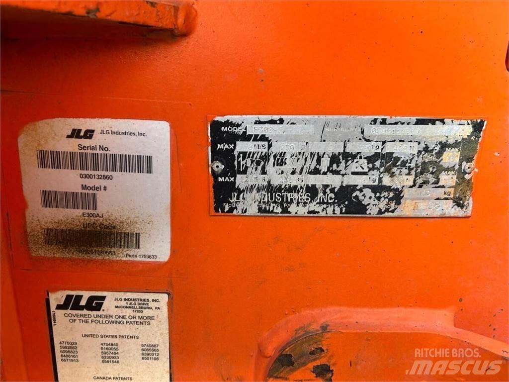 JLG E300AJ Körüklü personel platformları