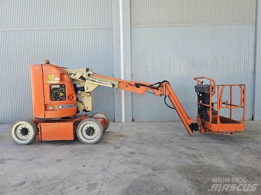 JLG E300AJP Körüklü personel platformları