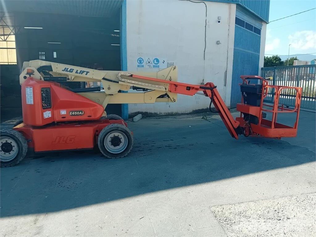 JLG E450AJ Körüklü personel platformları
