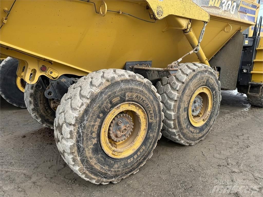 Komatsu HM300-5 Belden kirma kaya kamyonu
