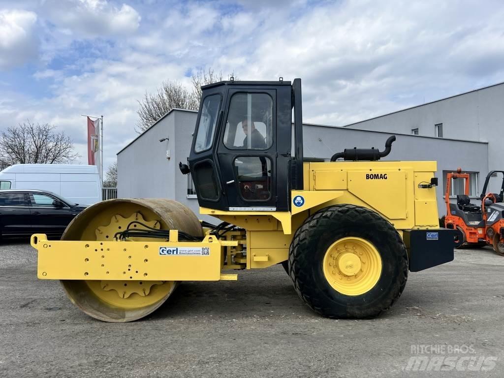 JCB Vibromax W 1402 D Tek tamburlu silindirler