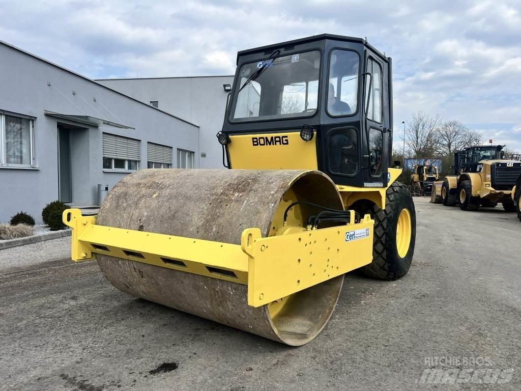 JCB Vibromax W 1402 D Tek tamburlu silindirler