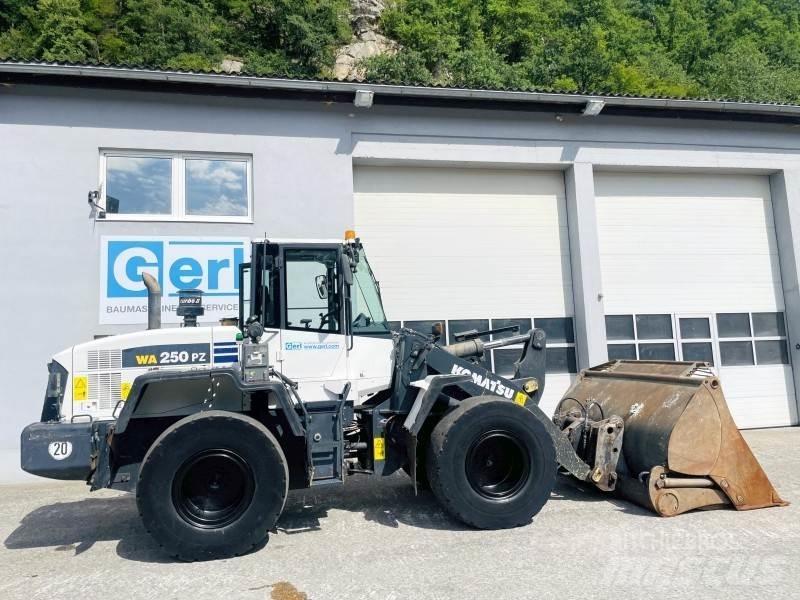 Komatsu WA250PZ-6 Tekerlekli yükleyiciler