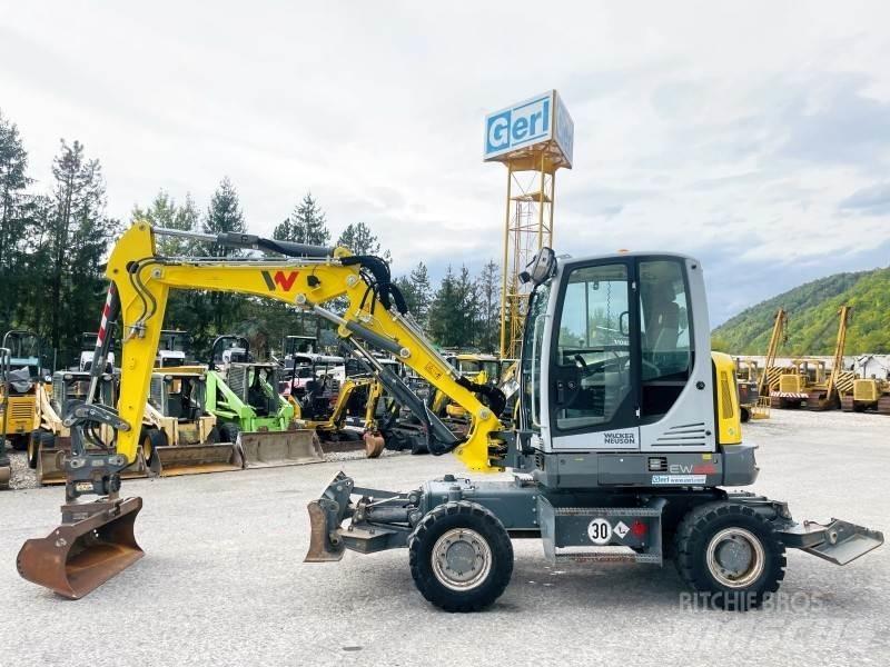Neuson EW65 Lastik tekerli ekskavatörler