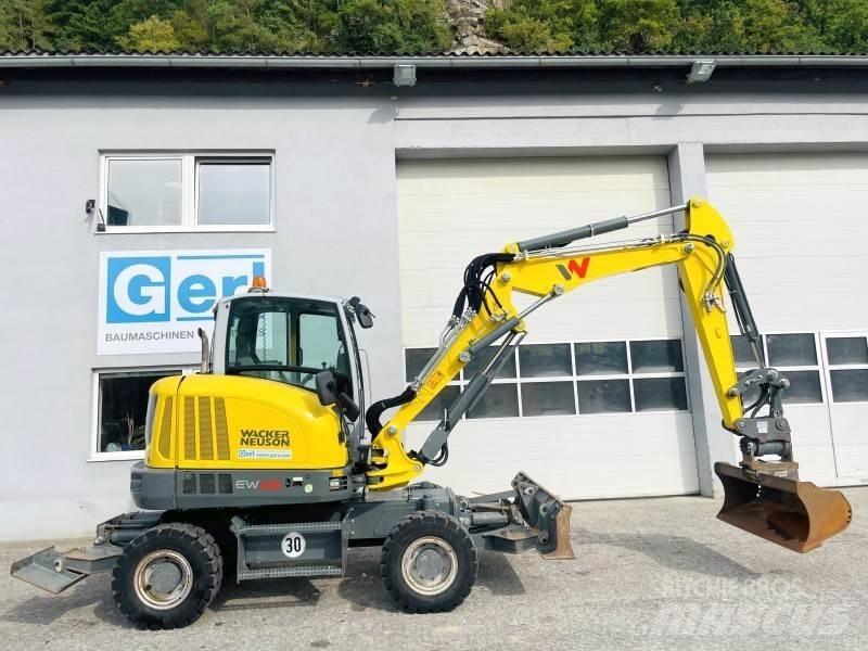 Neuson EW65 Lastik tekerli ekskavatörler