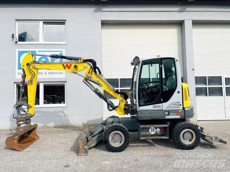 Neuson EW65 Lastik tekerli ekskavatörler