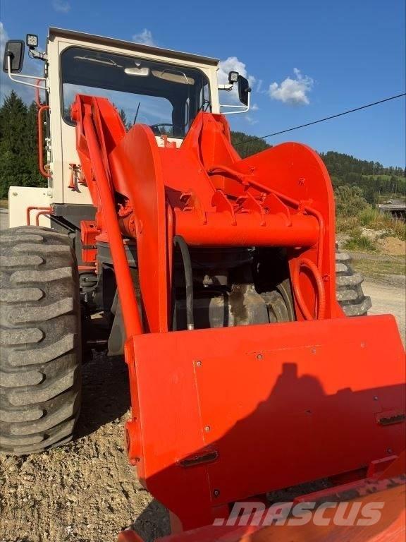Sandvik Tross 130 Tekerlekli yükleyiciler