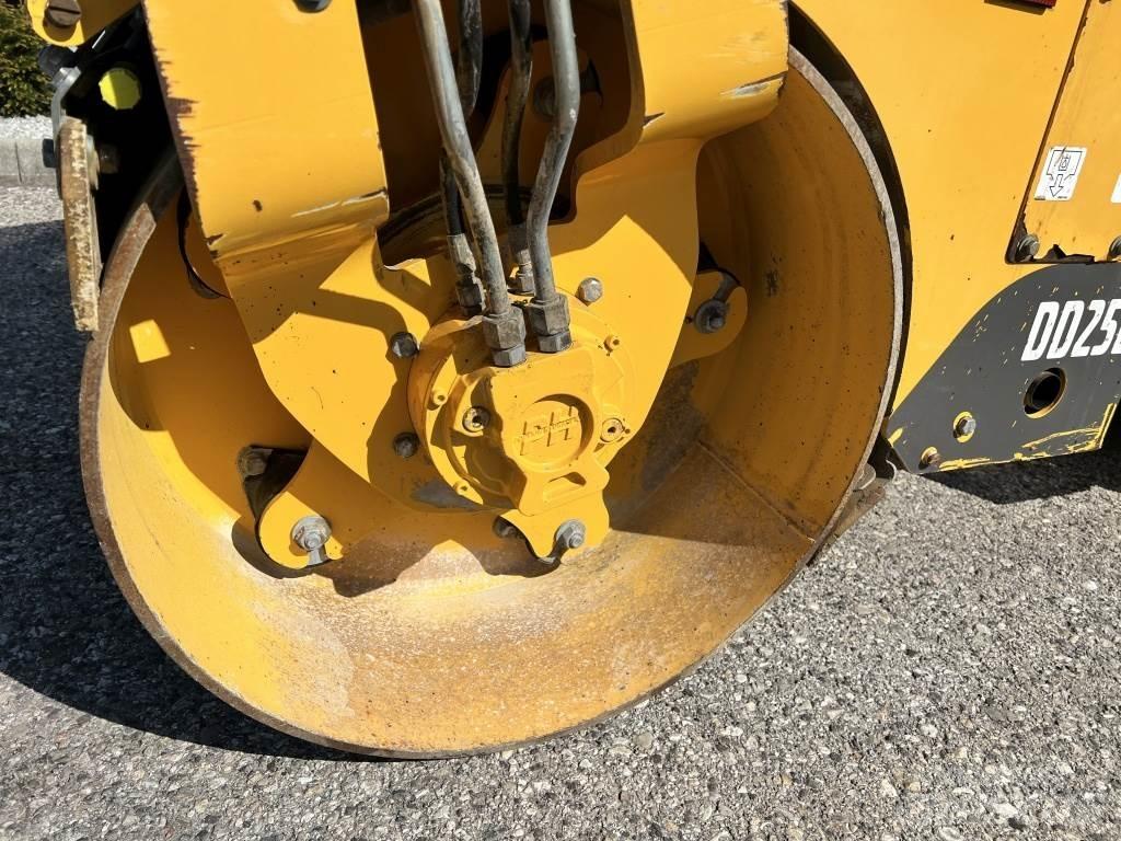 Volvo DD25B Çift tamburlu silindirler