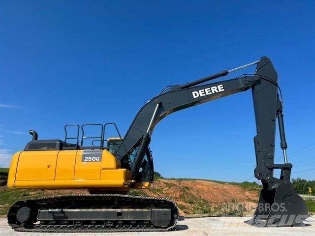 John Deere 250G Paletli ekskavatörler