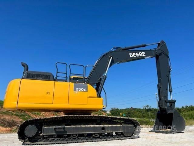 John Deere 250G Paletli ekskavatörler