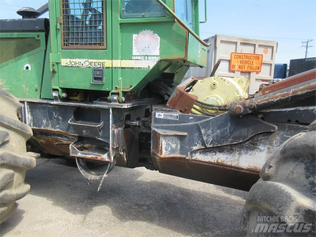 John Deere 748H Sürütücüler